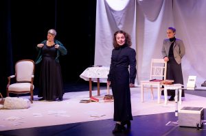 So freundlich er ist, so kalt ist er.